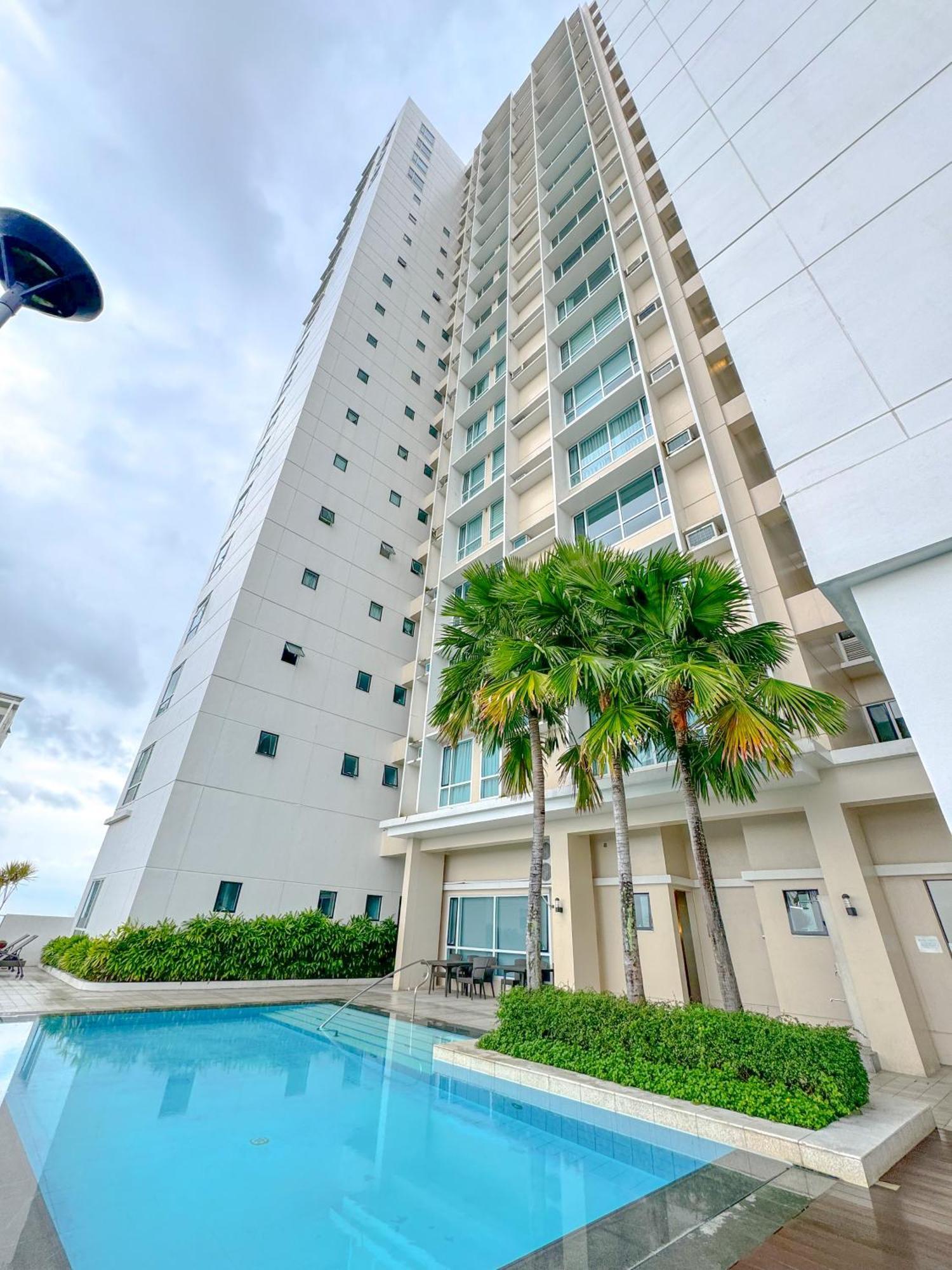 The Suite- Luxurious Skyline